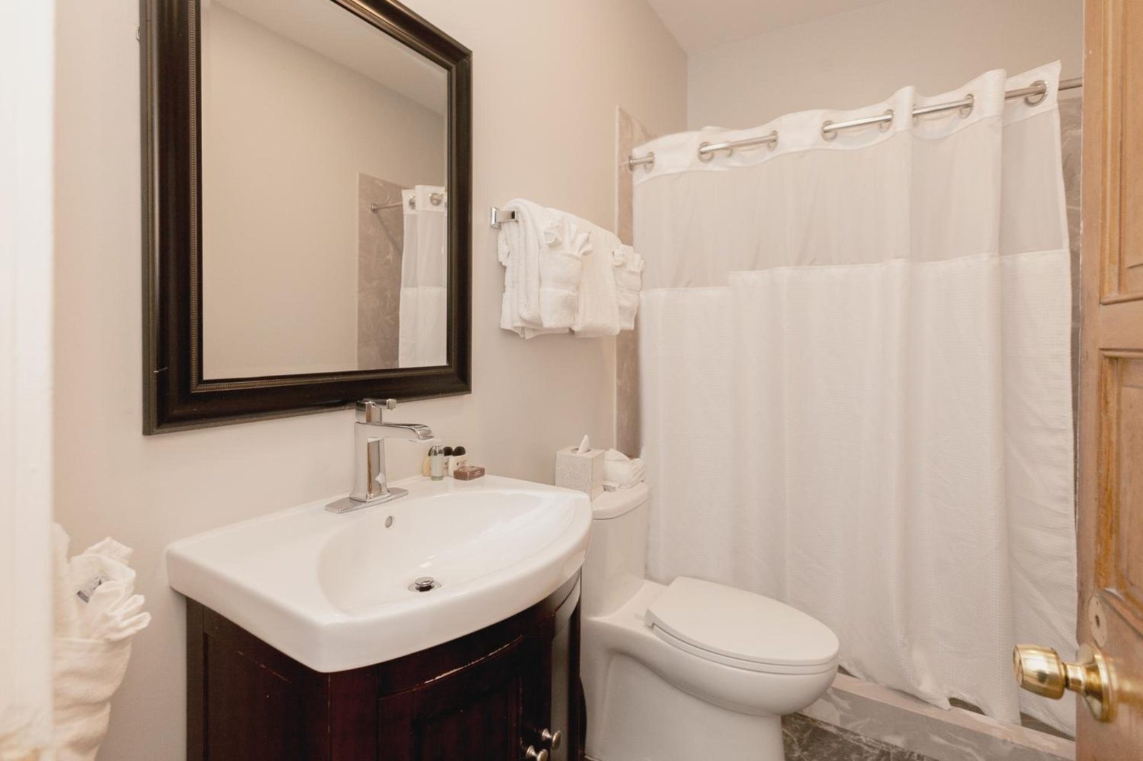 Chateau Hotel — photo 4